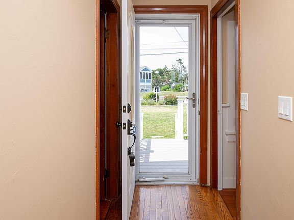 4th image of 51 Freeman Avenue