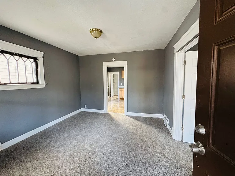 2816 E 125 ST — Photo 9