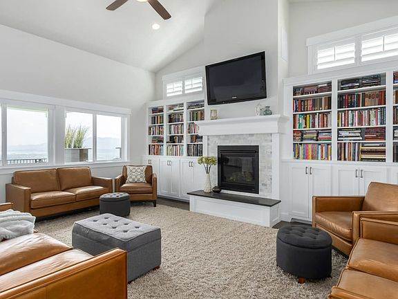 3rd image of 871 W Autumn Hills Blvd