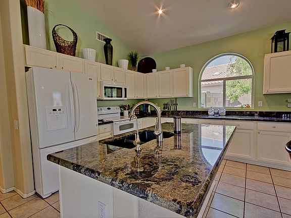 3rd image of 431 N Cordoba Pl
