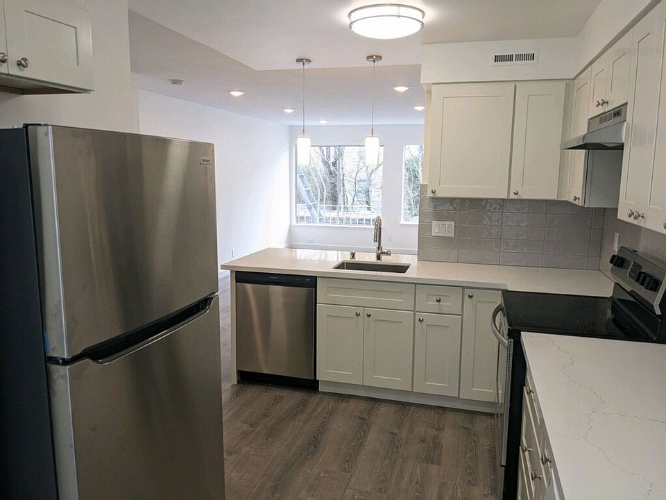 1st image of 1835 Lake St #204