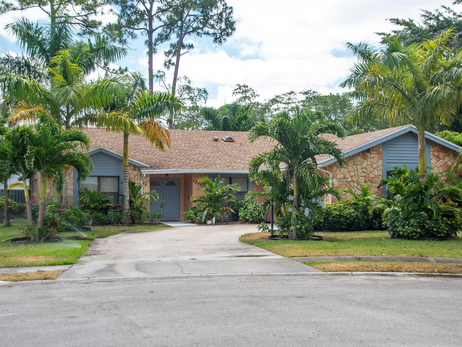 4 bed, 2.0 bath, 2383 sqft, $4,500 — Photo 1