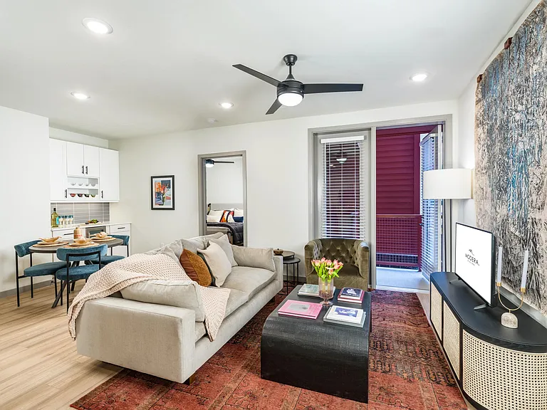 Explore studio, 1-, and 2-bedroom homes, including versatile den layouts, perfect for your lifestyle at Modera EaDo.