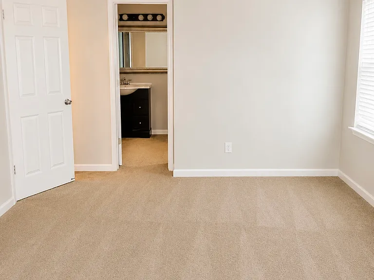 Glenwhite Dr — Photo 13