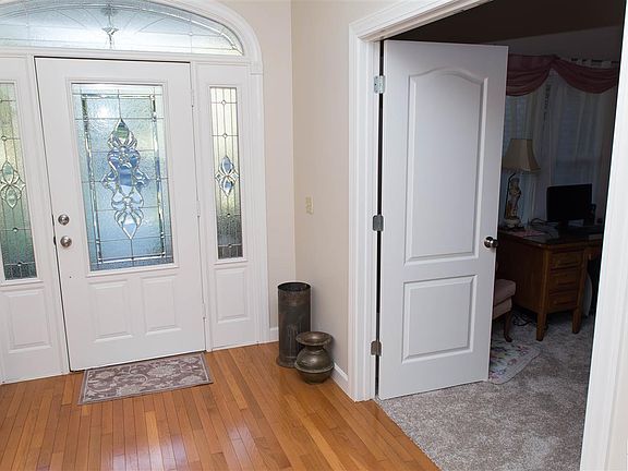 2nd image of 207 Chestnut St