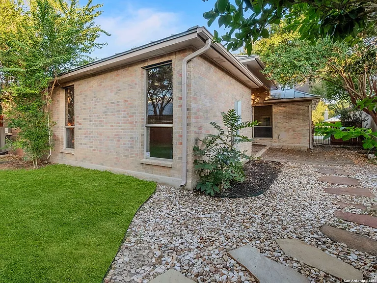 111 Westwood Way — Photo 33