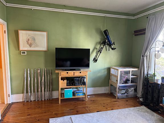2nd image of 175 Nicoll St #1