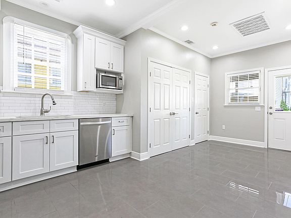 3rd image of 325 Homestead Ave