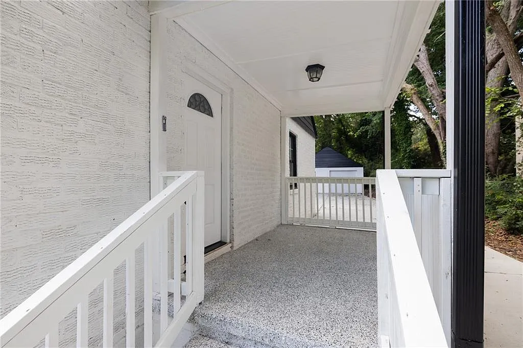 3 bed, 2.0 bath, 1178 sqft, $2,500 — Photo 3