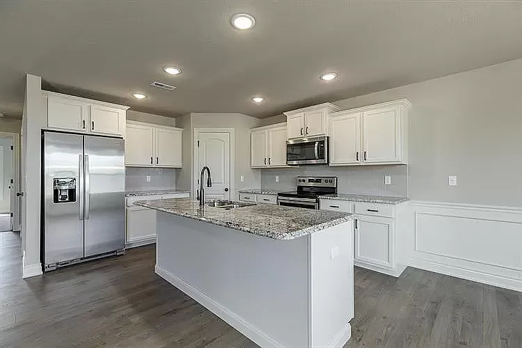 1905 Kenilworth Dr — Photo 6