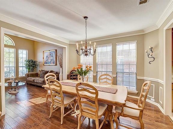 5th image of 706 Hidden Woods Dr