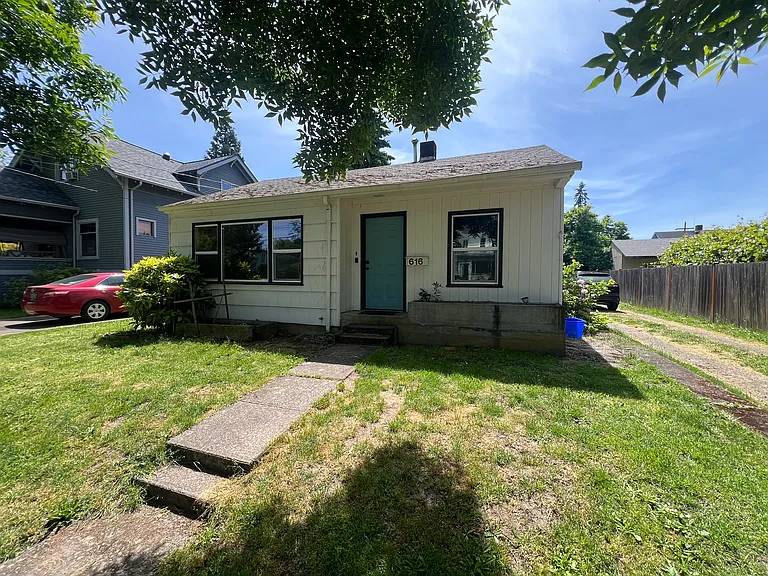 616 5th Ave SE — Photo 2