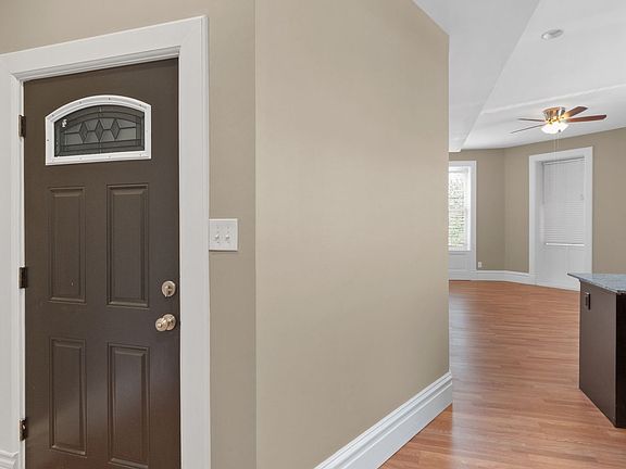 4th image of 900 Barton St #683