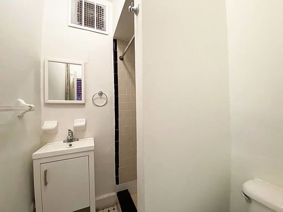 5th image of 487 Clinton Ave #1DD