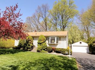330 Pond Point Ave, Milford, CT 06460