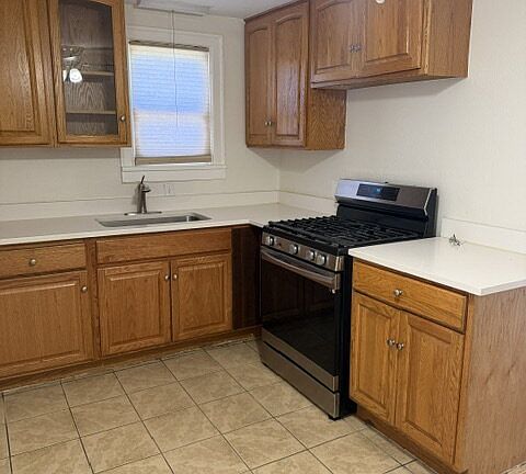 5th image of 1736 Hanover St