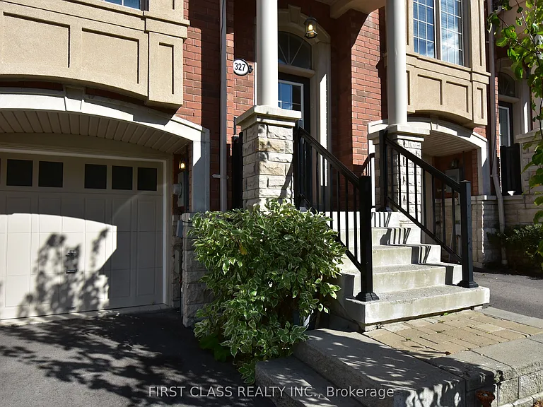 327 Doak Ln — Photo 2