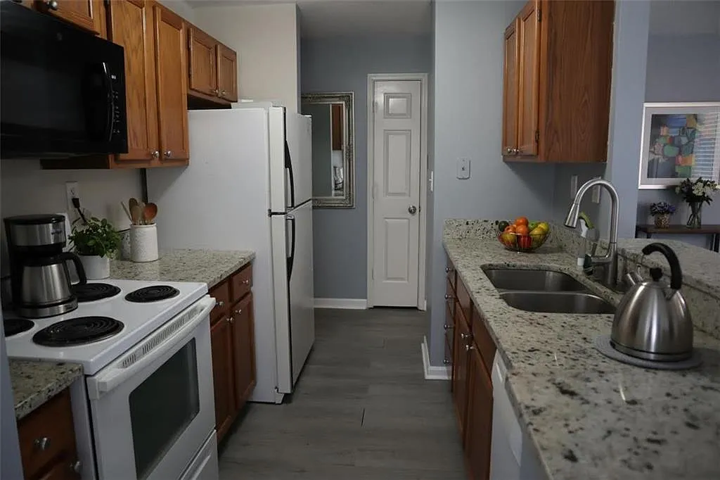 2 bed, 1200 sqft, $1,650 — Photo 2