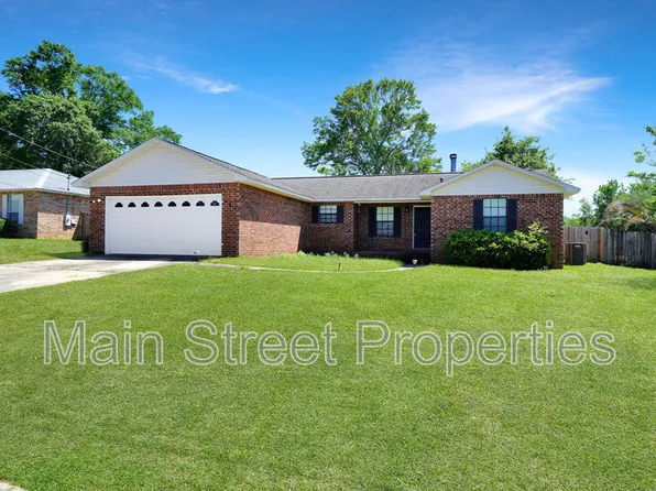 323 Twisted Oak Dr, Cantonment, FL 32533