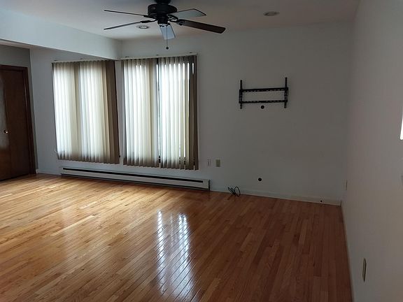 5th image of 1455 Bryn Mawr St APT 4