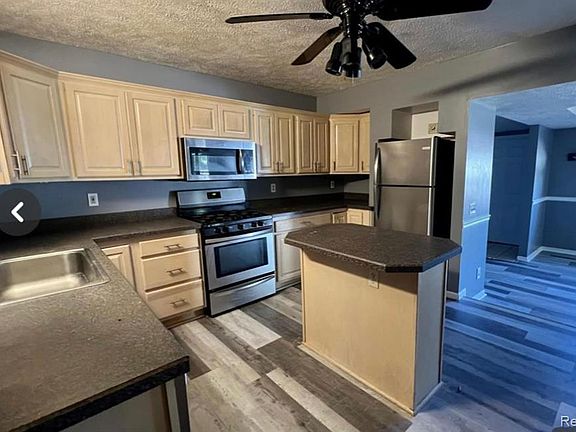 3rd image of 2414 Hialeah Dr