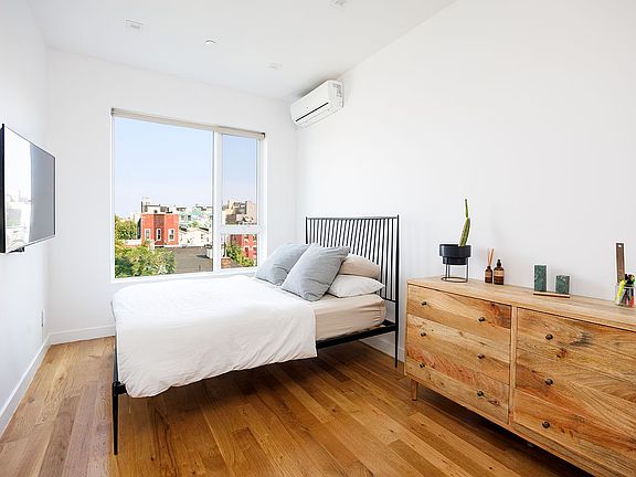 5th image of 894 Willoughby Ave Unit Penthouse