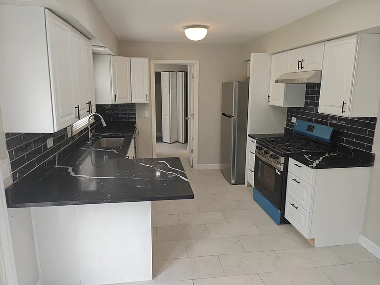 2208 Kensington Dr — Photo 40