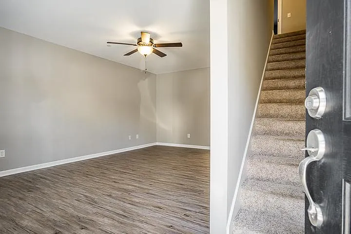 2 bed, 2.5 bath, 1250 sqft, $1,200 — Photo 2