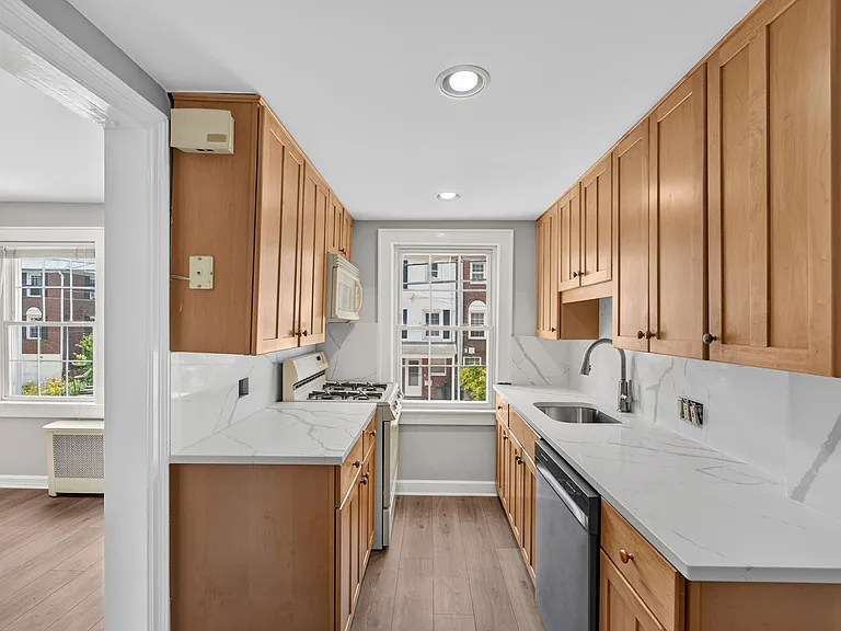 16 Randolph Ter — Photo 3