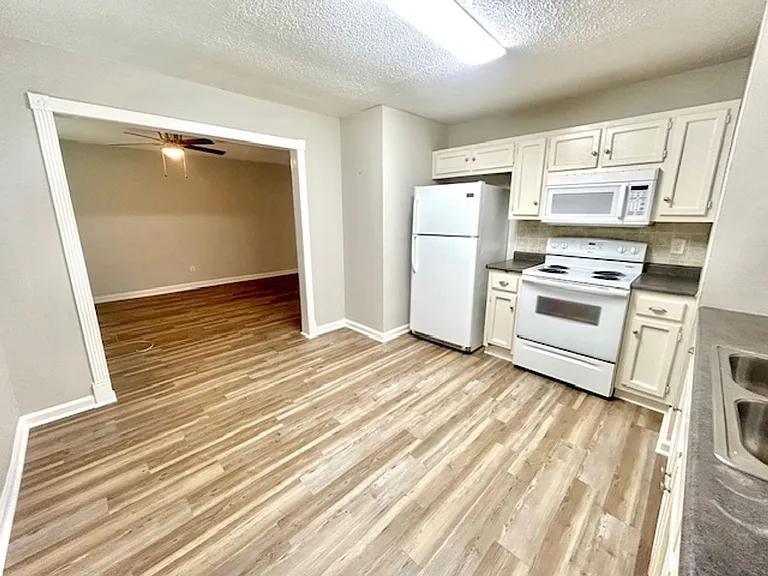2253 Flippin Cir NW — Photo 7