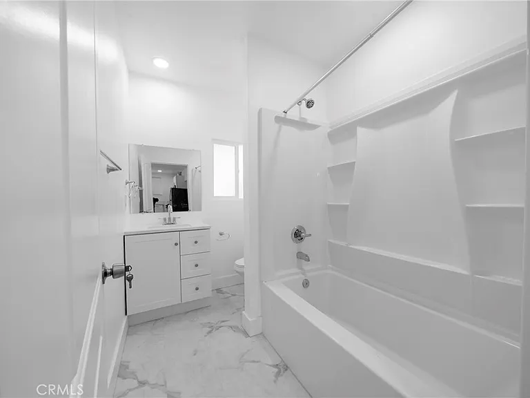 1438 N Summit Ave — Photo 6
