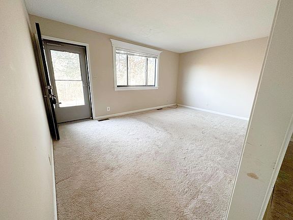 2nd image of 372 Hilltop Dr