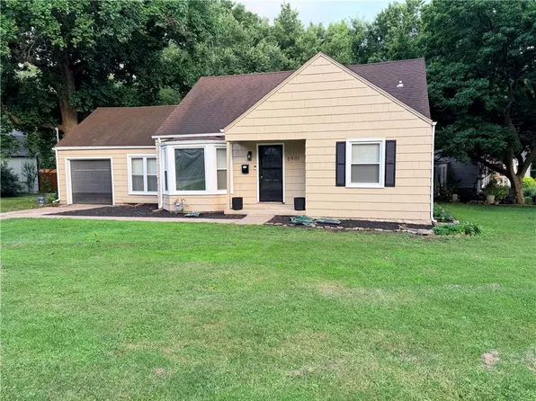 6901 Broadmoor St, Overland Park, KS 66204