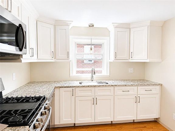 2nd image of 1111 Charles St