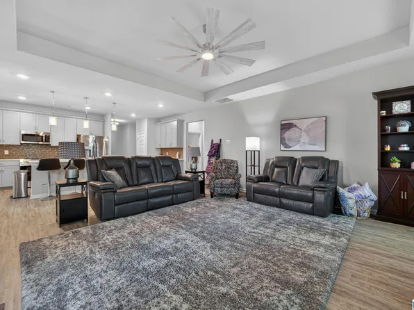 5512 Grass Lake Dr, Bessemer, AL 35022