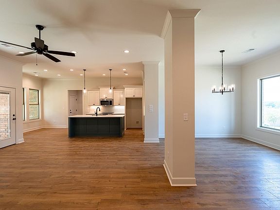 2nd image of 2609 Ridgewood Rd