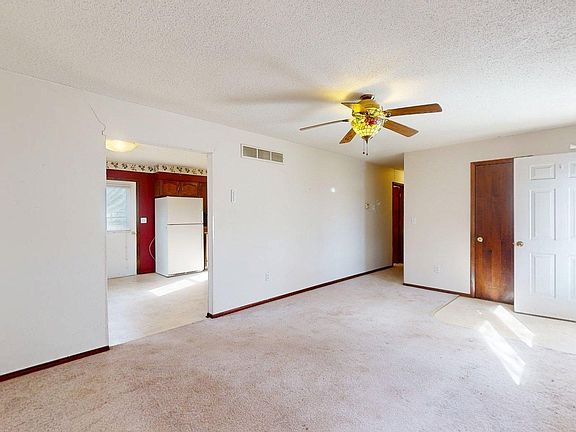 4th image of 204 Fowler St