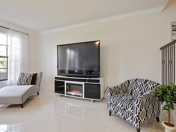 5th image of 10306 Wellington Parc Dr