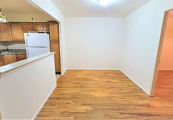 4th image of 22-35 38th St #2AA