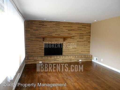 2nd image of 901 Orchard St