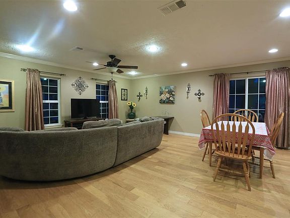 3rd image of 3307 Birch Creek Dr