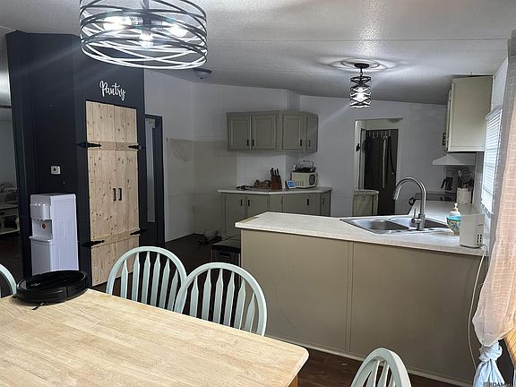 3rd image of 9906 Ponder Ln