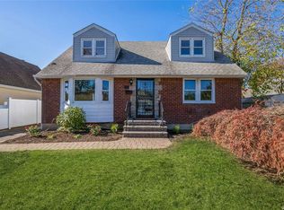 245 Monitor St, Westbury, NY 11590