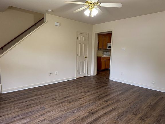 5th image of 704B Dendron Ave