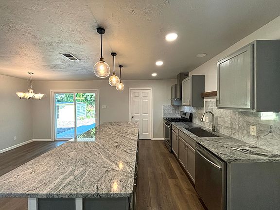 3rd image of 1416 Timberlake Cir