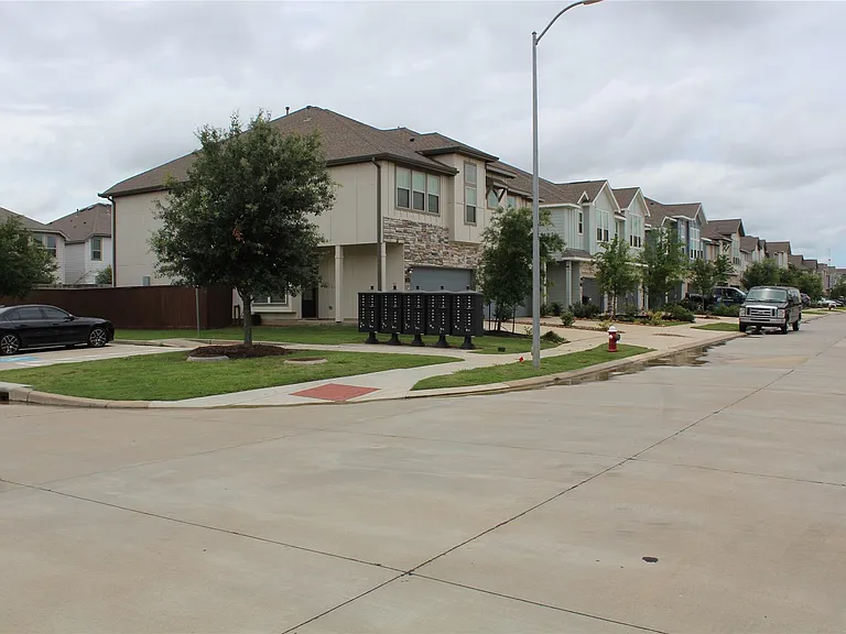 4203 Champlain Way — Photo 28