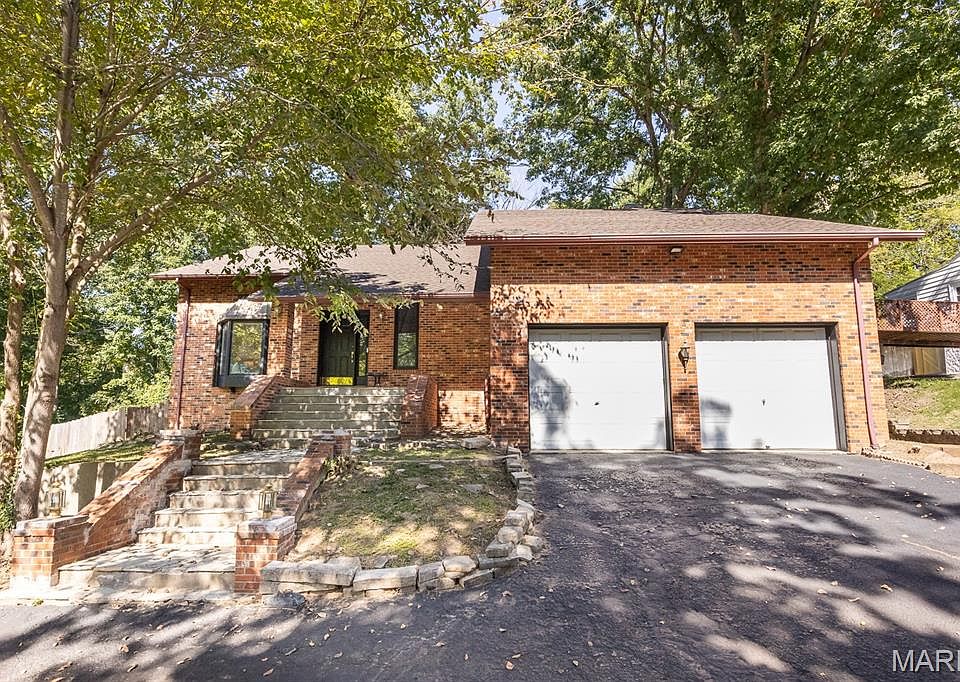 1st image of 32 Windsor Dr