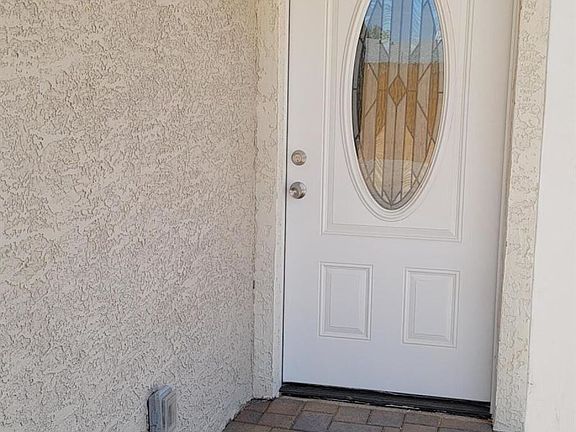 3rd image of 750 W Dewey Ave