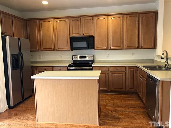 4th image of 330 Kinellan Ln