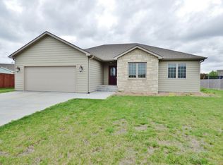 8642 Eagle Feather Dr, Manhattan, KS 66502